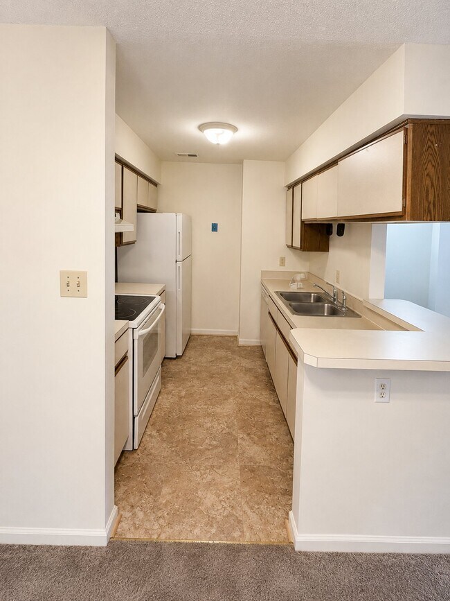 Building Photo - 541 Pineland Cir
