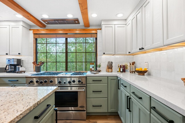 Building Photo - 656 Aspen Dr