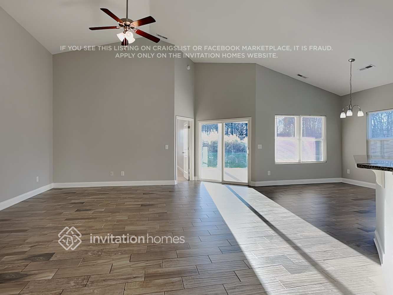 Building Photo - 2813 Santiago Circle