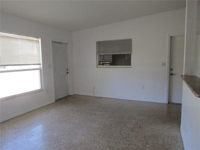 Building Photo - 603 Roberts Bay Dr
