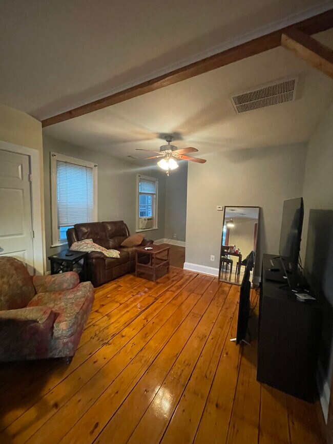 Building Photo - 238 Green St