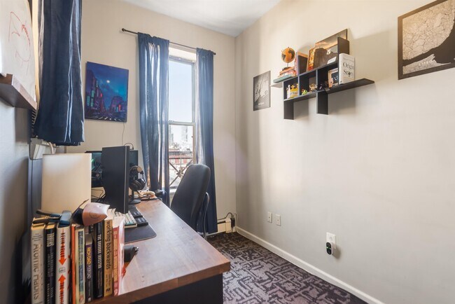 Building Photo - 813 Park Ave