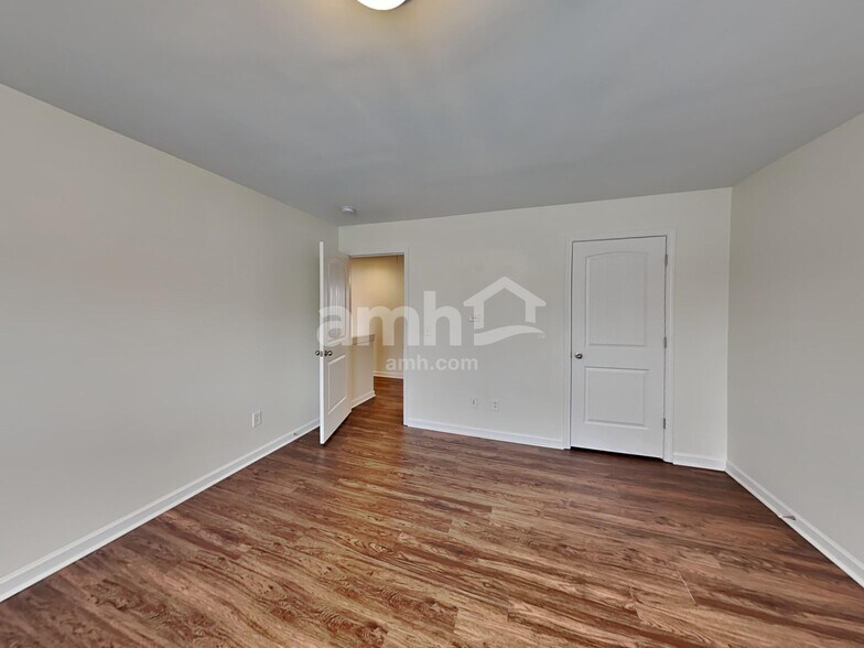 Building Photo - 3318 Diamond Ct