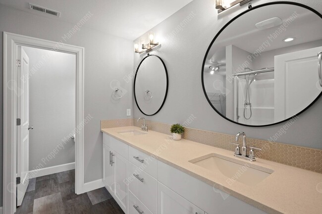Building Photo - 3BR - 2BA Modern Living in a Quiet Cul-de-Sac