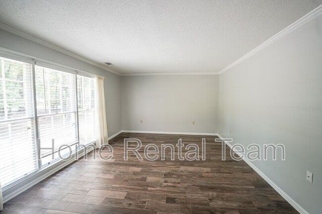 Building Photo - 803 Kings Rd