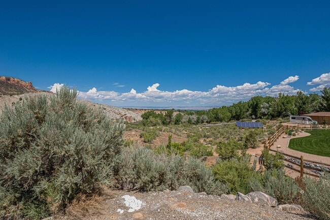 Building Photo - 2141 Redcliff Cir
