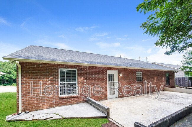 Building Photo - 1888 Explorer Ln