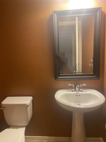 Building Photo - 2712 Lake Ridge Dr