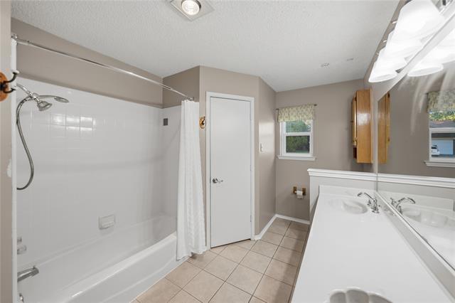 Building Photo - 1129 W Hills Terrace