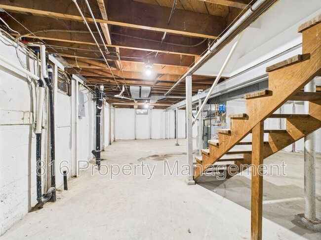 Building Photo - 6000 Longview Rd