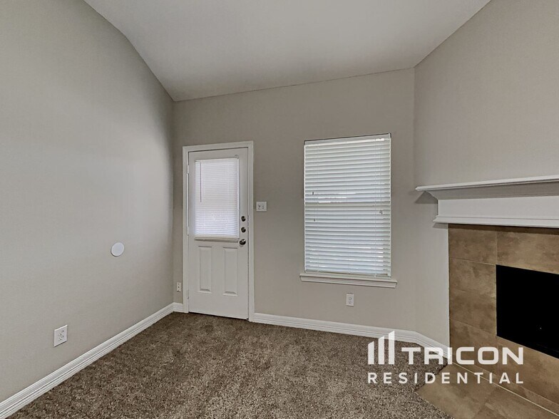 Building Photo - 7123 Durango Creek Dr