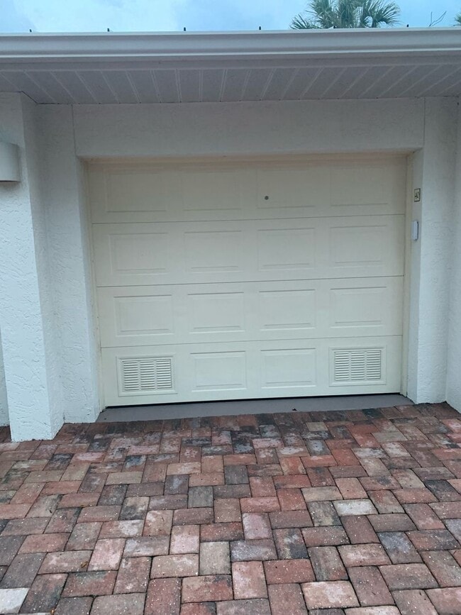 Building Photo - High Season Rental on Siesta Key at Turtle...