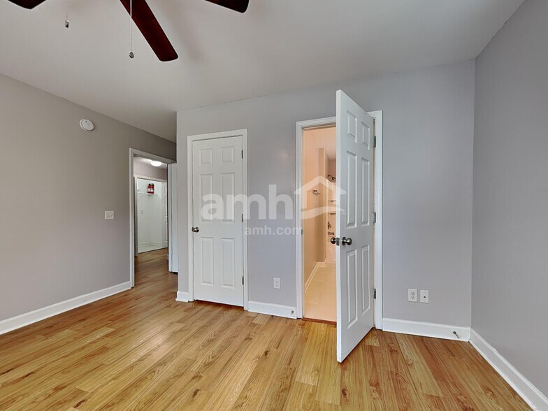 Building Photo - 15 Summer Hill Ct