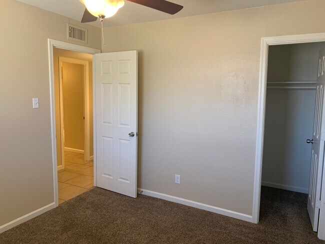 Building Photo - Great 3 bedroom 2 bath home