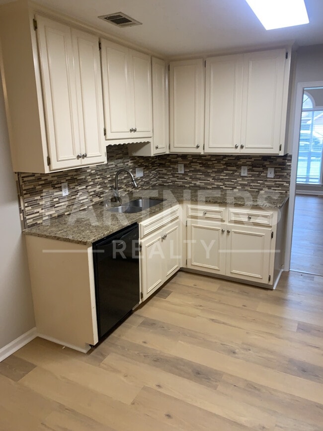 Building Photo - 6208 Sandy Ridge Curv
