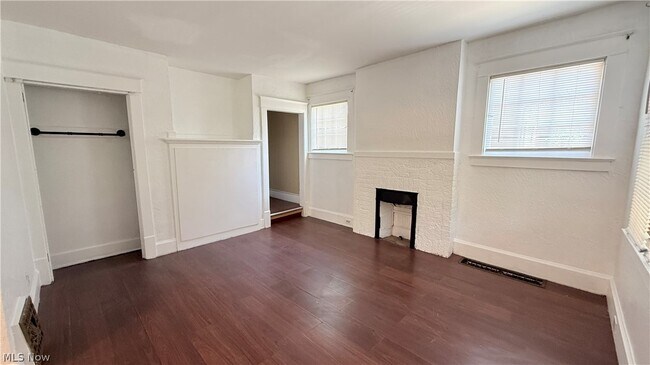 Building Photo - 592 Lindell St