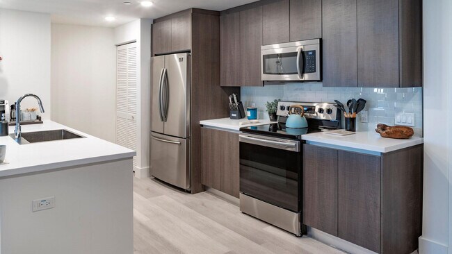 Building Photo - 425-475 E Atlantic Blvd