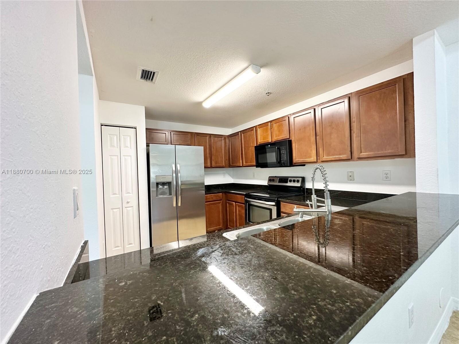 Building Photo - 10870 NW 88th Ter