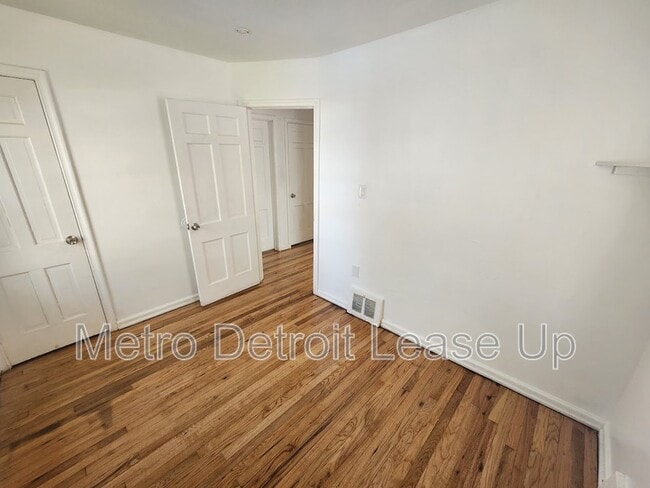 Building Photo - 20110 Northlawn St