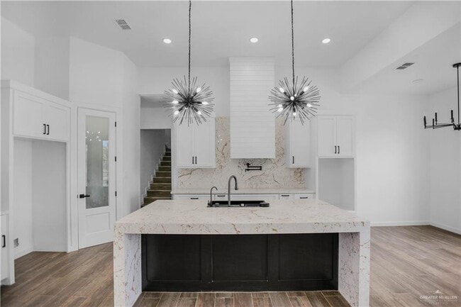 Building Photo - 23 Davis Rd