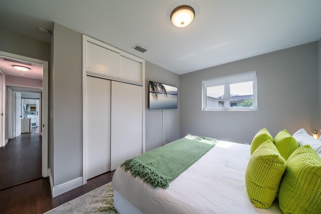 Building Photo - 2101 N 52nd Ave