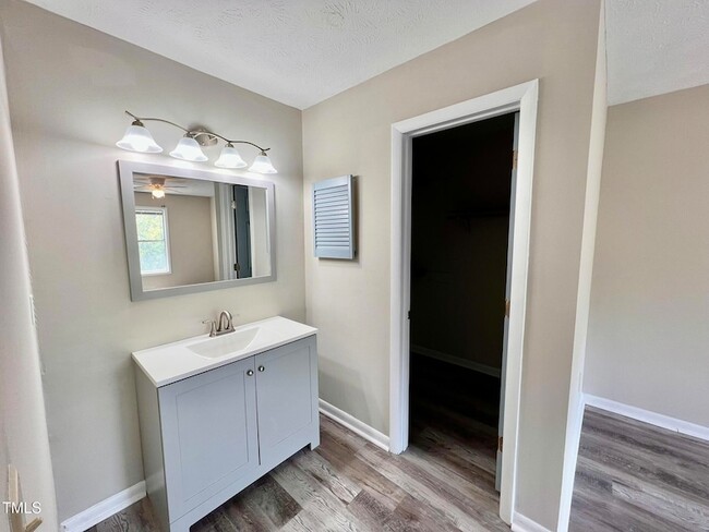 Building Photo - 1006 Wood Creek Dr
