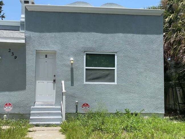 Building Photo - 1 Bedroom 1 Bath Duplex in Ormand Beach fo...