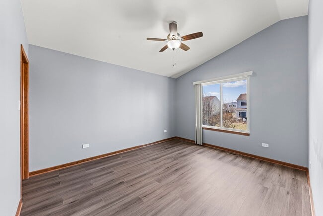 Building Photo - 905 Thorn Creek Dr