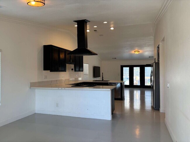 Building Photo - Coachella 4 Bedrooms Stunner