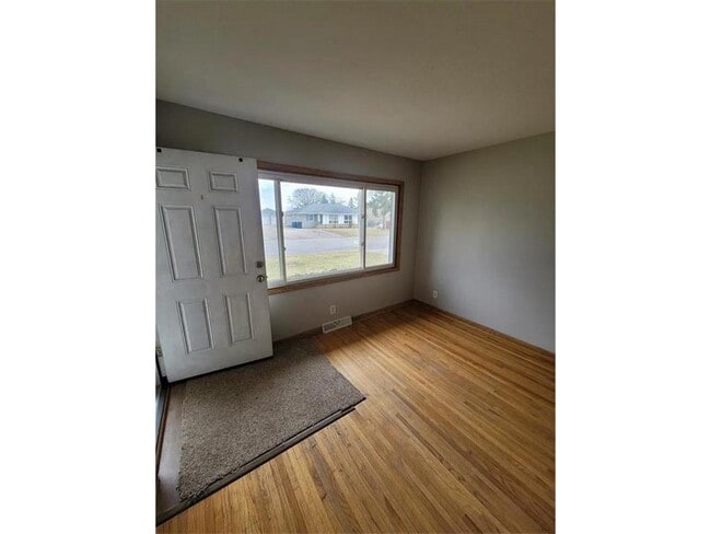 Building Photo - 706 Robinwood Ln