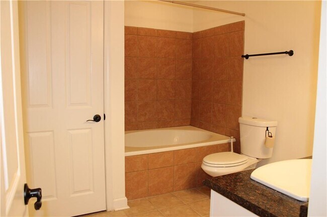 Building Photo - 1101 Juniper St NE