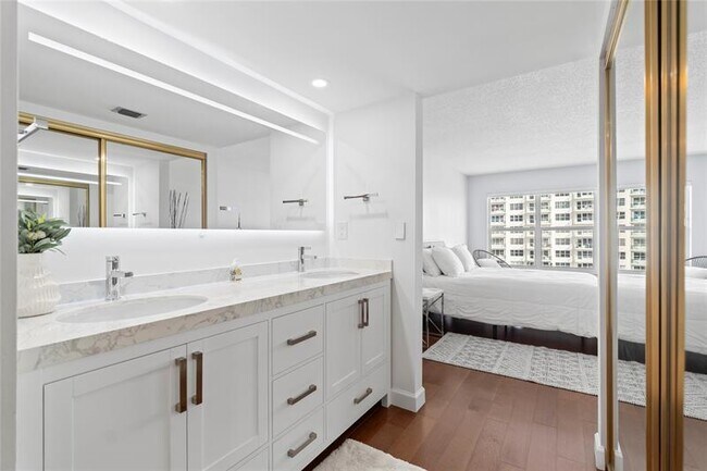 Building Photo - 3500 Galt Ocean Dr