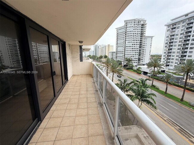 Building Photo - 5757 Collins Ave