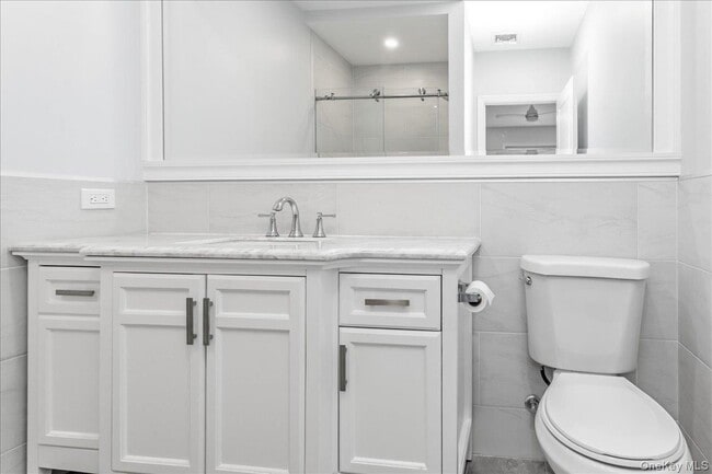 Building Photo - 534 Bellmore Rd