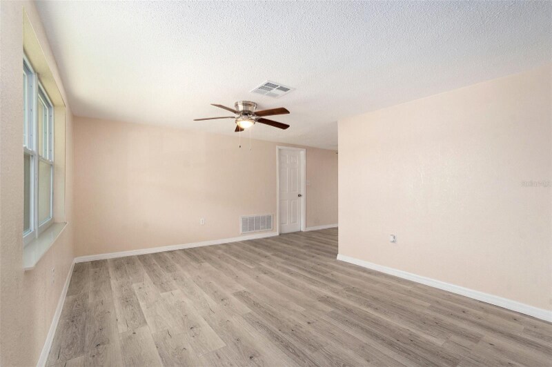 Building Photo - 7321 Parrot Dr