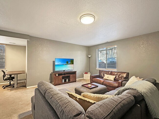 Building Photo - Large 2 bed 2 bath condo for rent near Sloans Lake