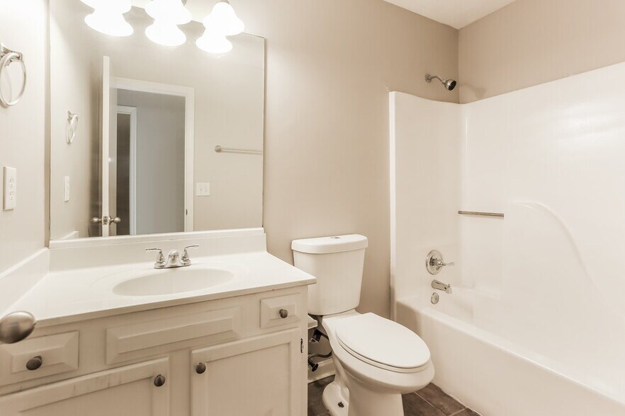 Building Photo - 2280 Whitebluff Way