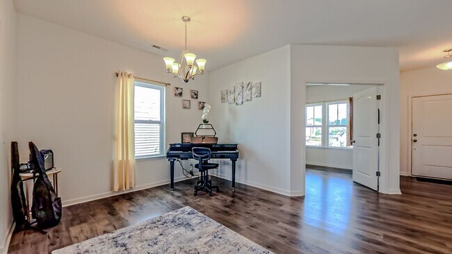 Building Photo - A stylish and modern single-family home wi...