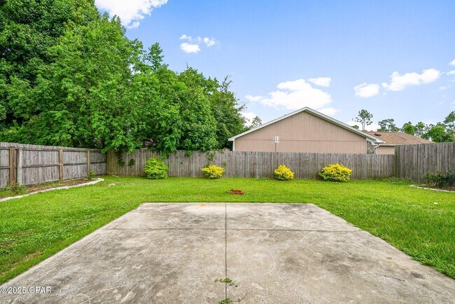 Building Photo - 7750 Betty Louise Dr