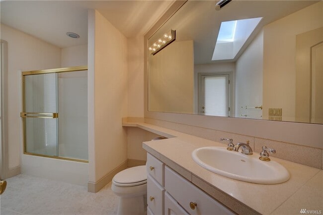 Building Photo - 8479 NE Woodland Cove Dr