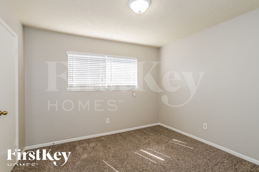 Building Photo - 13285 Lake Breeze Ln