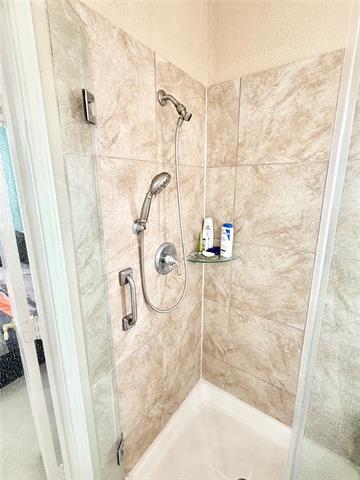 Building Photo - 652 Forest Hill Dr