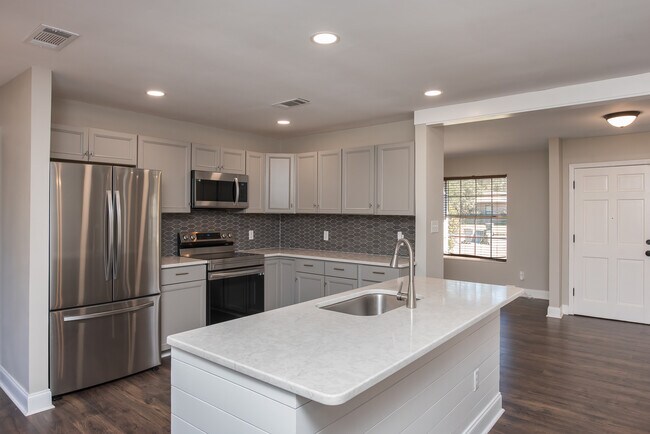 Building Photo - 8238 Li Fair Dr