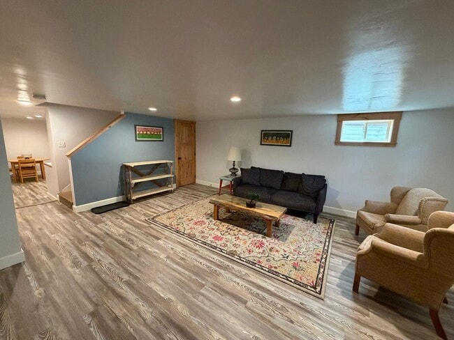 Building Photo - 4 Bedroom Unfurnished Home in Columbia Falls