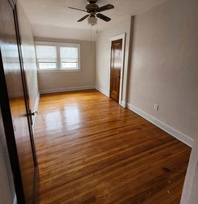 Building Photo - 3 BED 1 Bath