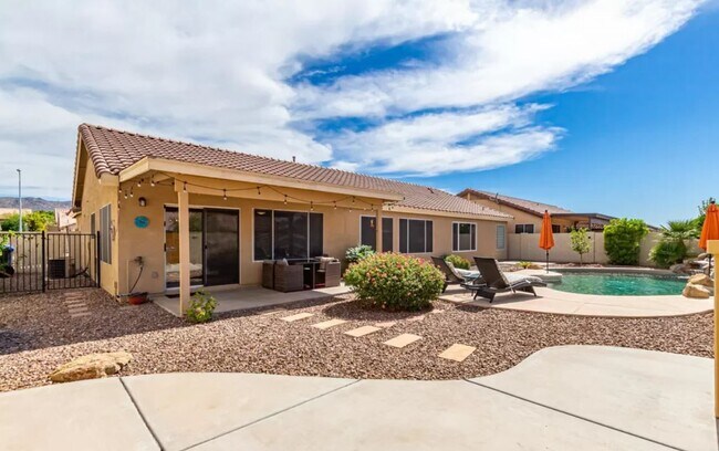 Building Photo - 1502 E Maldonado Dr