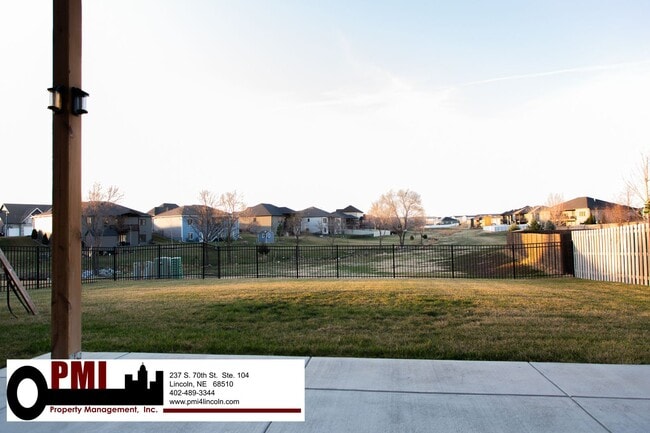 Building Photo - 5 Bedroom and 3 Bathroom House