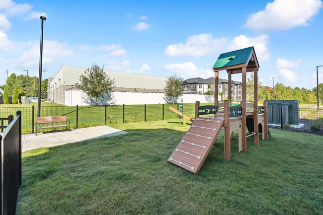 Building Photo - 4670 Merchants Park Cir