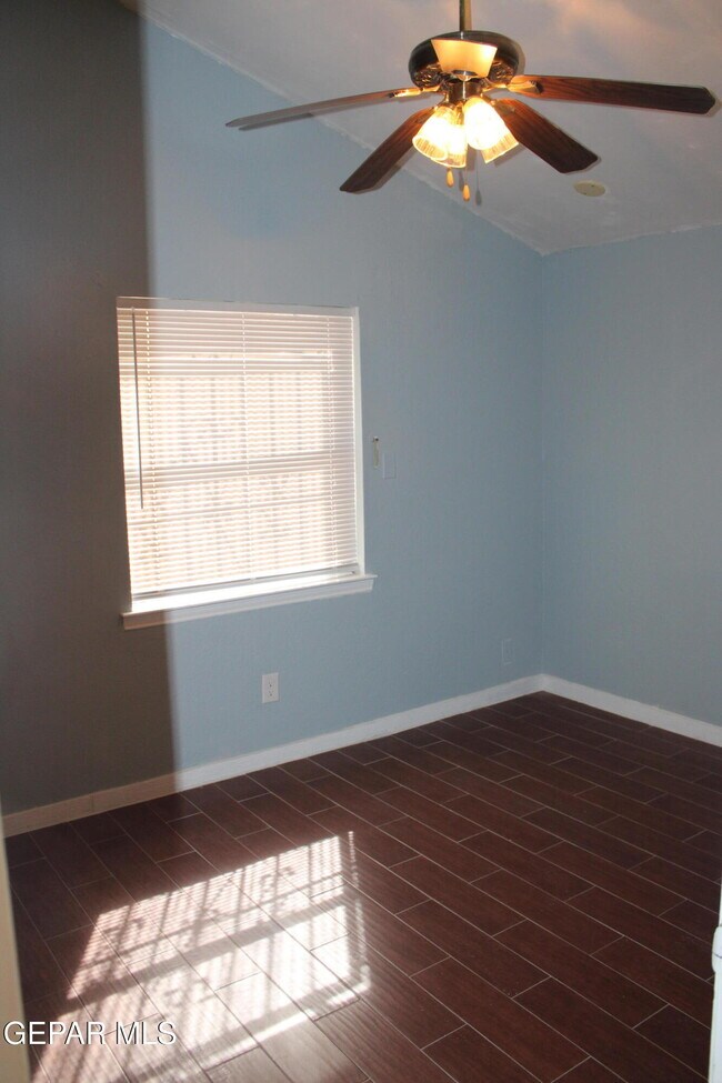 Building Photo - 11724 Jennifer Dr