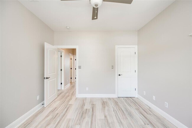 Building Photo - 12600 River Bend